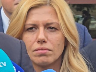 10 м с лимузинен кортеж от НС до президента - шефката на парламента   