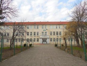 14-годишен ученик намушка свой съученик в гърба в Карнобат