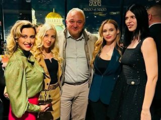   Така работи министърът на Н.Пр., когато не е на къмпинга на Лечева в Гърция или на друго олигархо-парти в Кипър: ФОТО НА ДЕНЯ