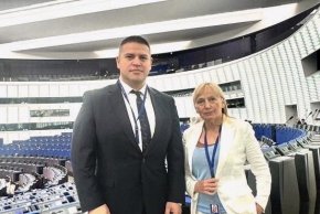 Елена Йончева и Танер Кабилов с извънреден брифинг в ЕП заради акциите на Радев срещу кметове на ДПС 