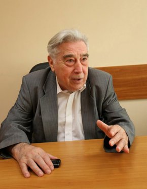 Почина Александър Джеров – един от създателите на Конституцията