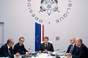 Франция обмисляла да блокира социалните мрежи и мобилния интернет заради протестите