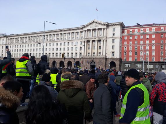 Протестът пред НС: Оставка