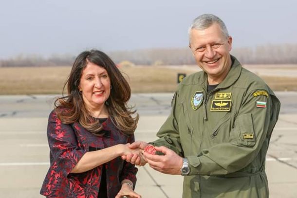US Херо с генерала от СРС-тата показно