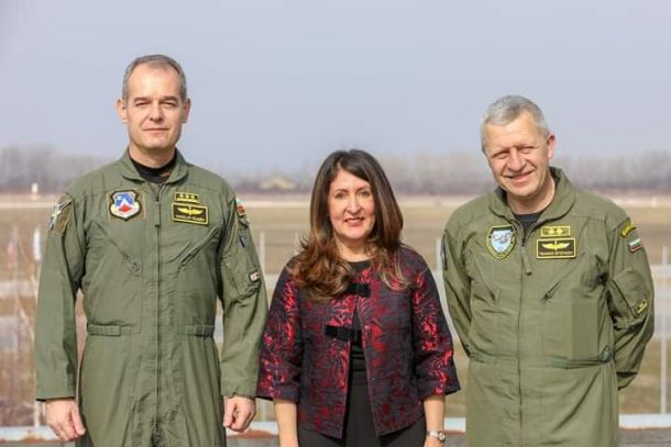US Херо с генерала от СРС-тата показно
