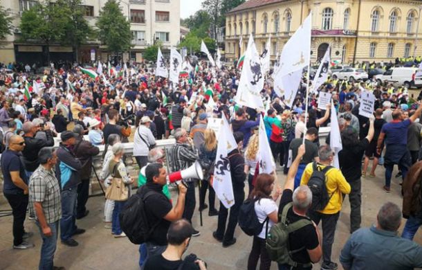 Протест пред НС иска оставката на правителството