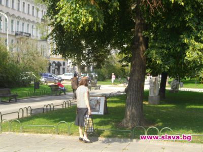 slava.bg :  Галерия на открито в Градската градина