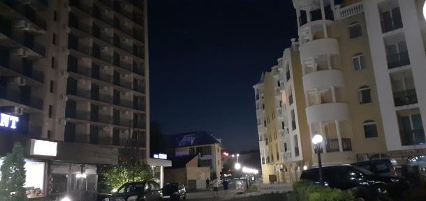 Пълно ли? Празният Слънчев бряг ден и нощ