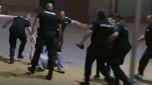 Полицията влачи и пребива протестиращи пред Министерския съвет 