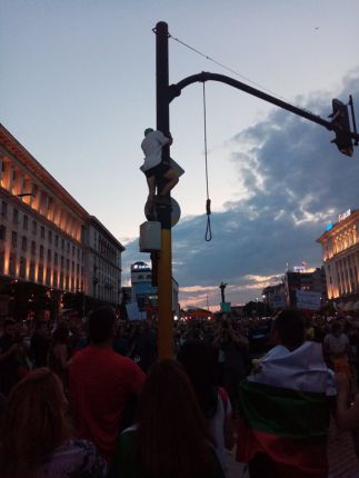 Протестите в София: Ден 8