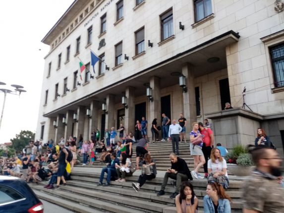 Протестите в София: Ден 8