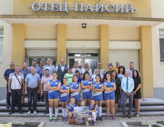 Изграждат физкултурни салони в 15 училища
