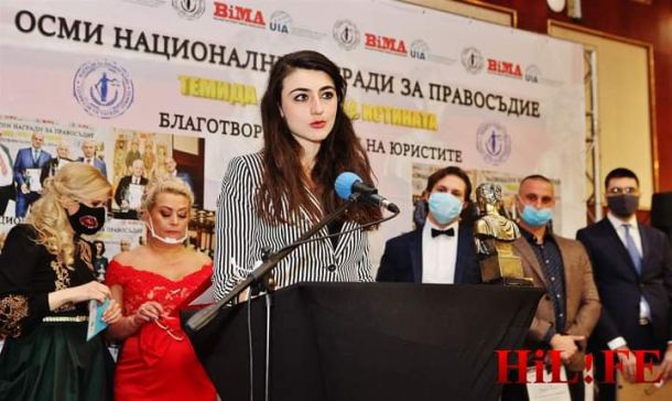 Конституционният съдия проф. Семов дари Теодор Чипев с Гран При за право