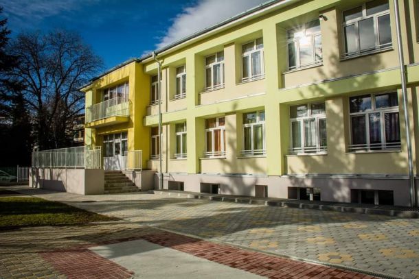 Обновихме детска градина №90 и 102 Основно училище Панайот Волов: Фандъкова