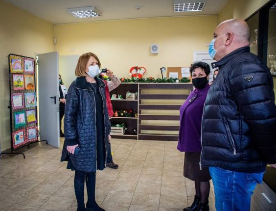 Обновихме детска градина №90 и 102 Основно училище Панайот Волов: Фандъкова