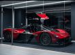Aston Martin Valkyrie в Норвегия изглежда зашеметяващо в цвят Supernova Red