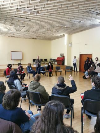 Кметът на София дискутира медийната грамотност и фалшивите новини с 9-класници в 30-о училище