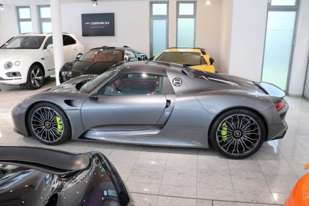 Метеорно сив металик Porsche 918 Spyder