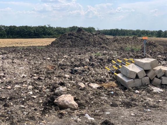 Снимки на недовършени обекти по трасето на газовата връзка