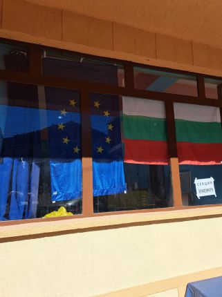   755 секции в чужбина: От Нова Зеландия до САЩ 
