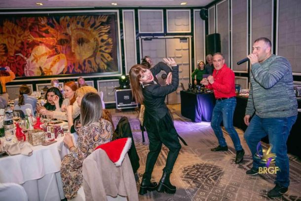  Раева поведе Йовчев на хоро с нов имидж (ФОТОГАЛЕРИЯ)