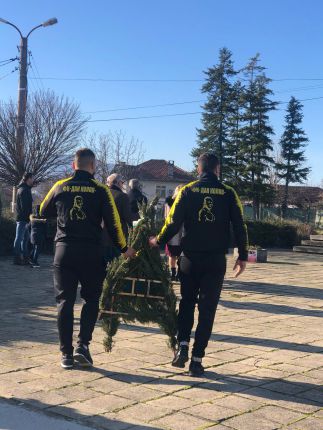 Десетки хора почетоха 130 г. Дан Колов 