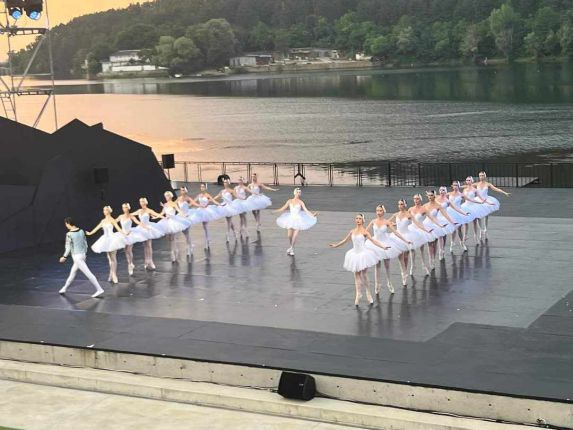 Лебедово езеро на ез. Панчарево