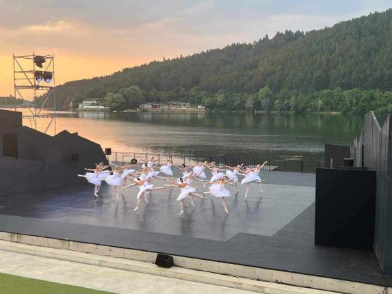 Лебедово езеро на ез. Панчарево