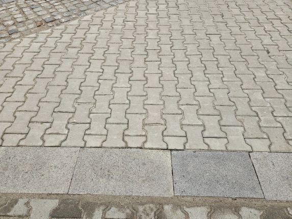 Разхлопаха се плочките от първия ремонт на новия кмет след няма и месец