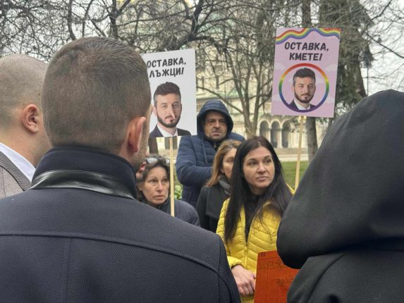 Общински съветници подкрепиха протеста срещу кмет на Бонев пред Столичната община