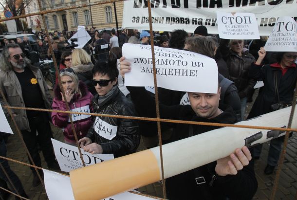 Протест срещу забраната за тютюнопушене