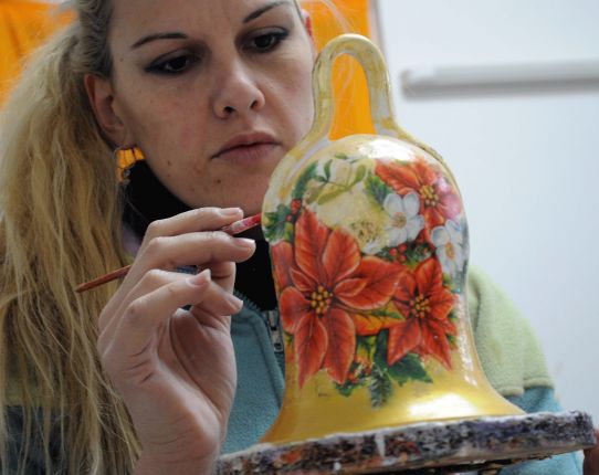 Изработване на коледни играчки, България