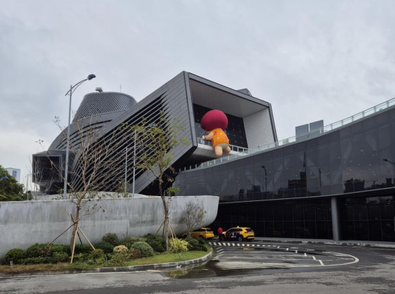 Каосюнг, Тайван: Въртящият се мост, Плаващото момиче, Най-големият седнал Буда в света