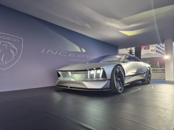   Само се кара: Peugeot Inception тръгва тази година