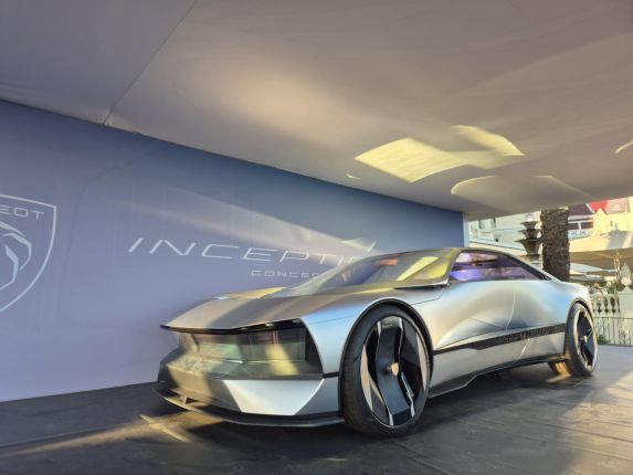   Само се кара: Peugeot Inception тръгва тази година
