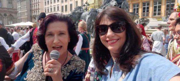Бг хора на площада в Лион 