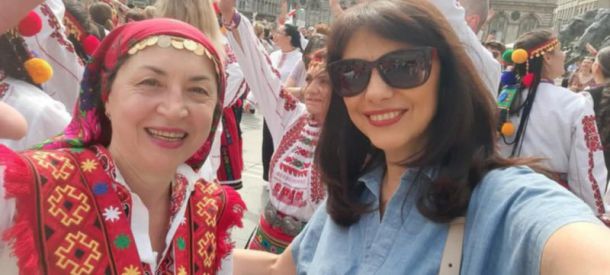 Бг хора на площада в Лион 