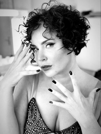   Соня Йончева със секси сесия преди шоу в Мюнхенската опера: ФОТОГАЛЕРИЯ