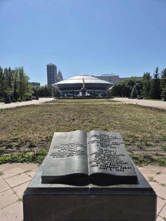 На плаж в Астана: Красивата река в центъра на казахската столица и великолепният мост Атърау