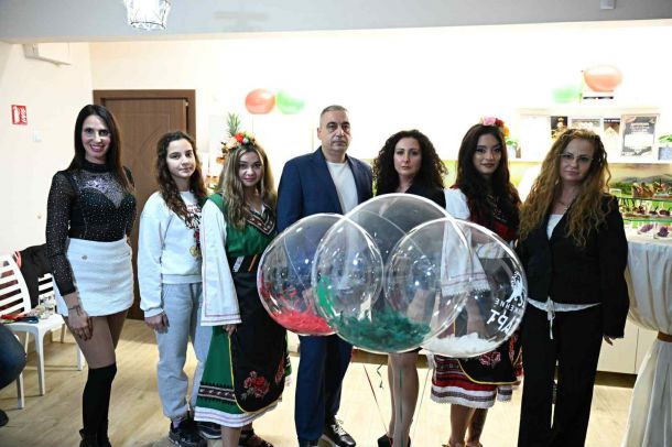  Още офиси открива пропрезидентският Трети март 