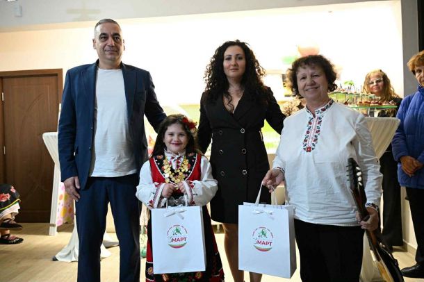  Още офиси открива пропрезидентският Трети март 