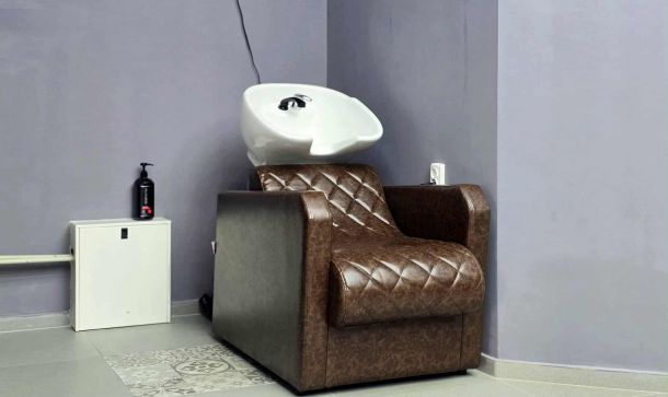  ДА! Български барбър, вместо арабски: Banana Barber Shop  