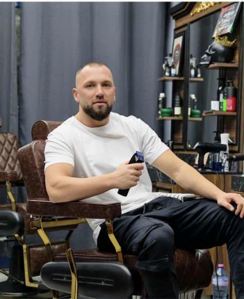  ДА! Български барбър, вместо арабски: Banana Barber Shop  