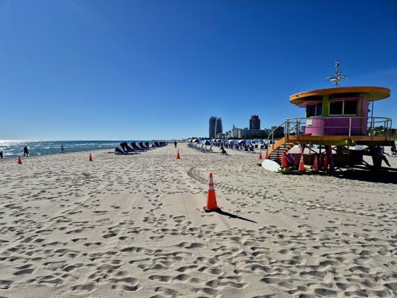 Защо светлините на Маями са магнит за милиардери и звезди 100 г. след Ар Нуво