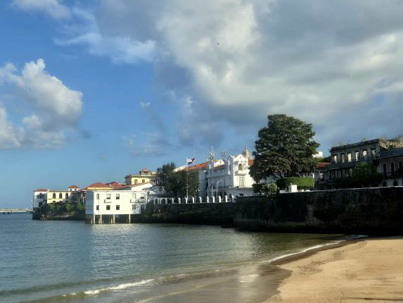 Панама като Турция на 2 континента:Защо шапката всъщност е еквадорска, Каналът, Ф. Гери и още 