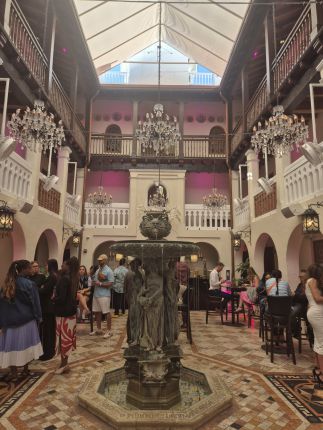   ДА! Versace: Добре дошли в къщата на гения в Маями с нас