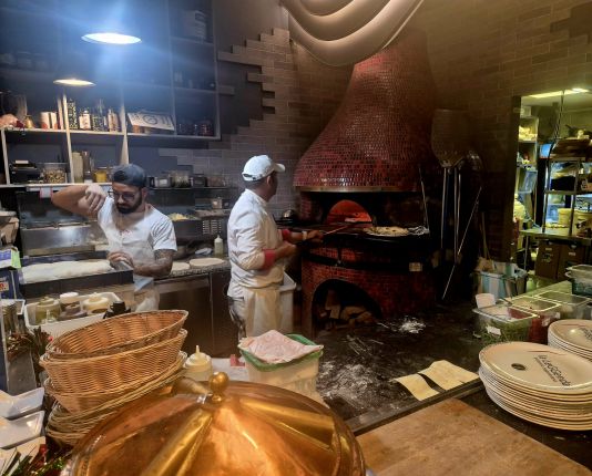 ДА! Защо пица №1 в света е в Маями: 5 сирена в LeGGenda