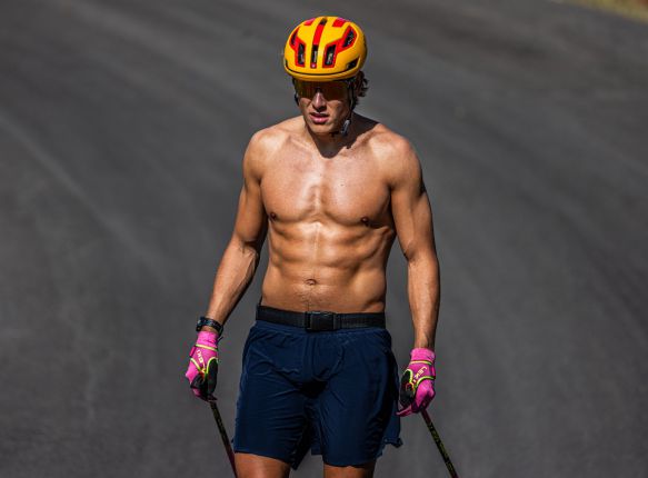 От затвора до Кан: Кралят на зимните олимпиади Клаебо извън ски-бягането