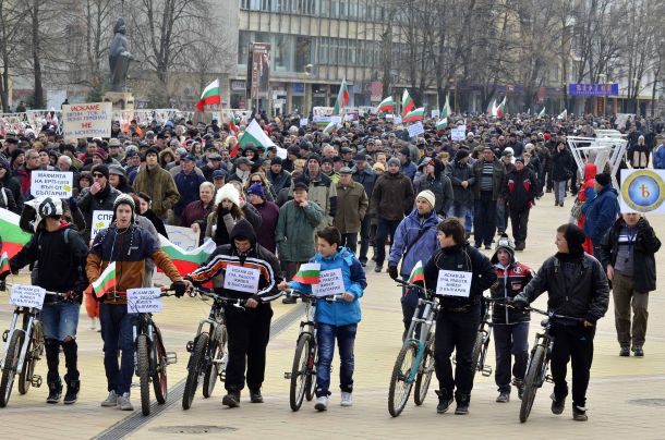 100 000 на протест срещу сметките за тока