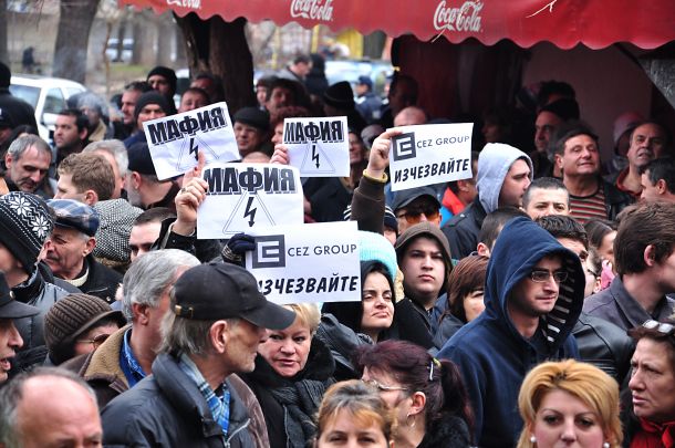 100 000 на протест срещу сметките за тока